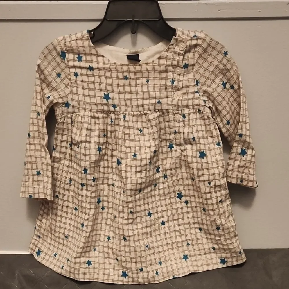 (3 ITEMS FOR $15)GAP Kids Beige Plaid Shirt with Blue Stars Size 12-18 Months